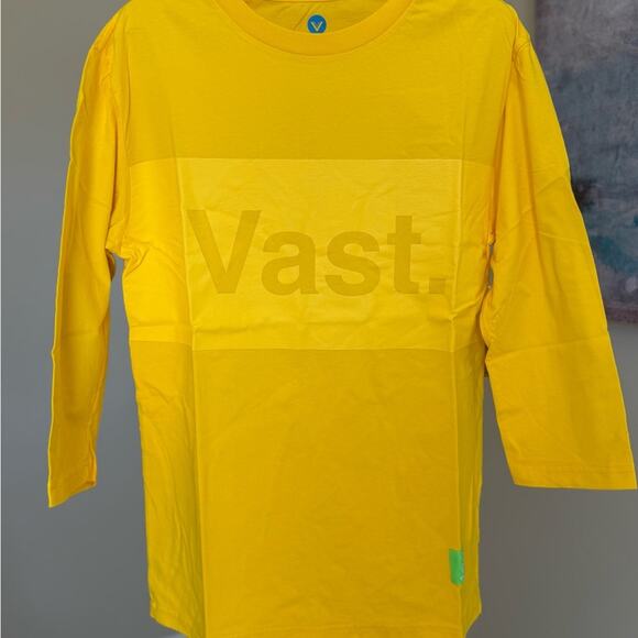 NEW Men’s Vibrant Yellow Short Sleeve Tee with Crew Neck Cotton Logo Small - Picture 1 of 4